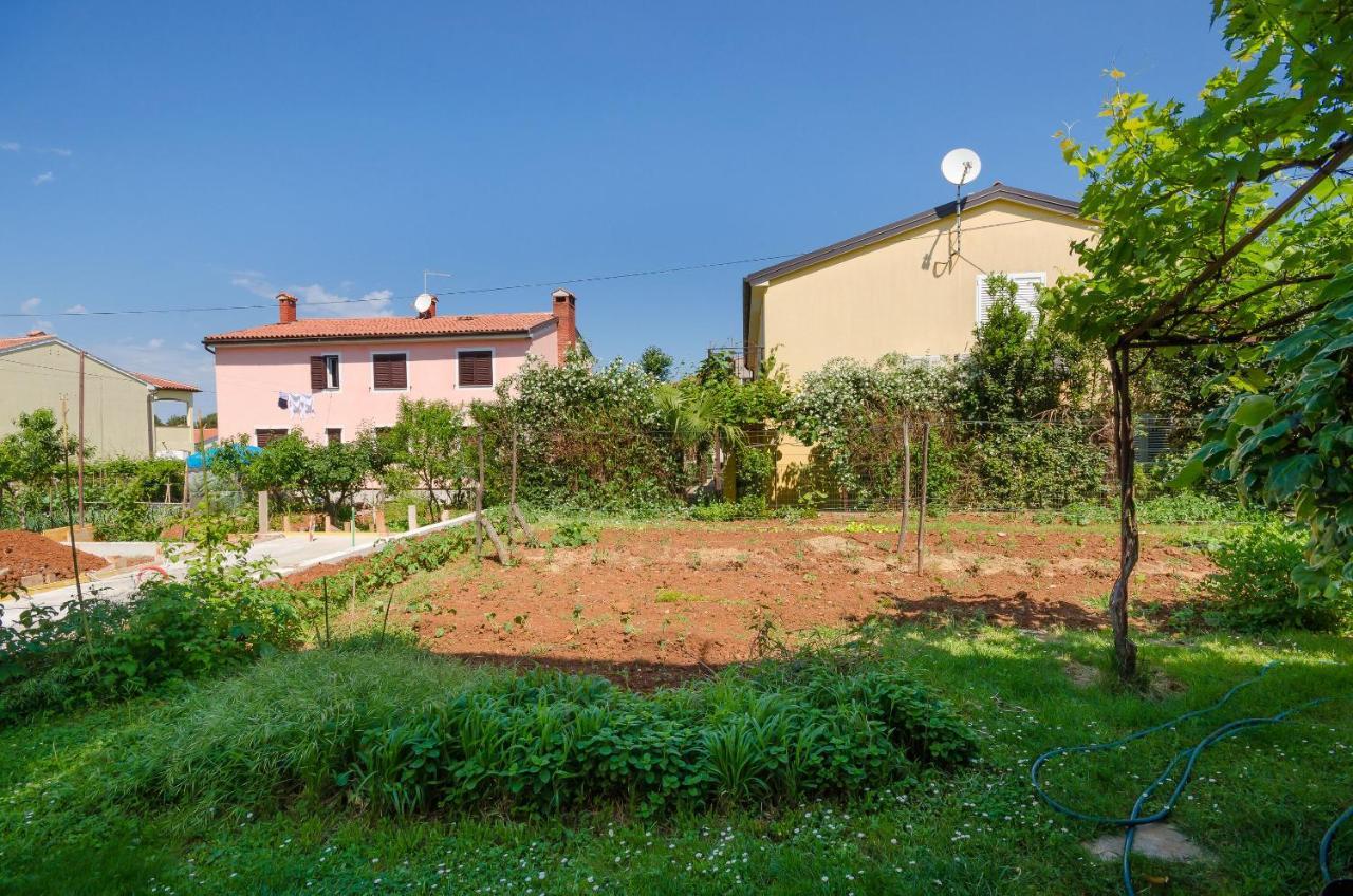 Apartments Milan Пореч Екстериор снимка